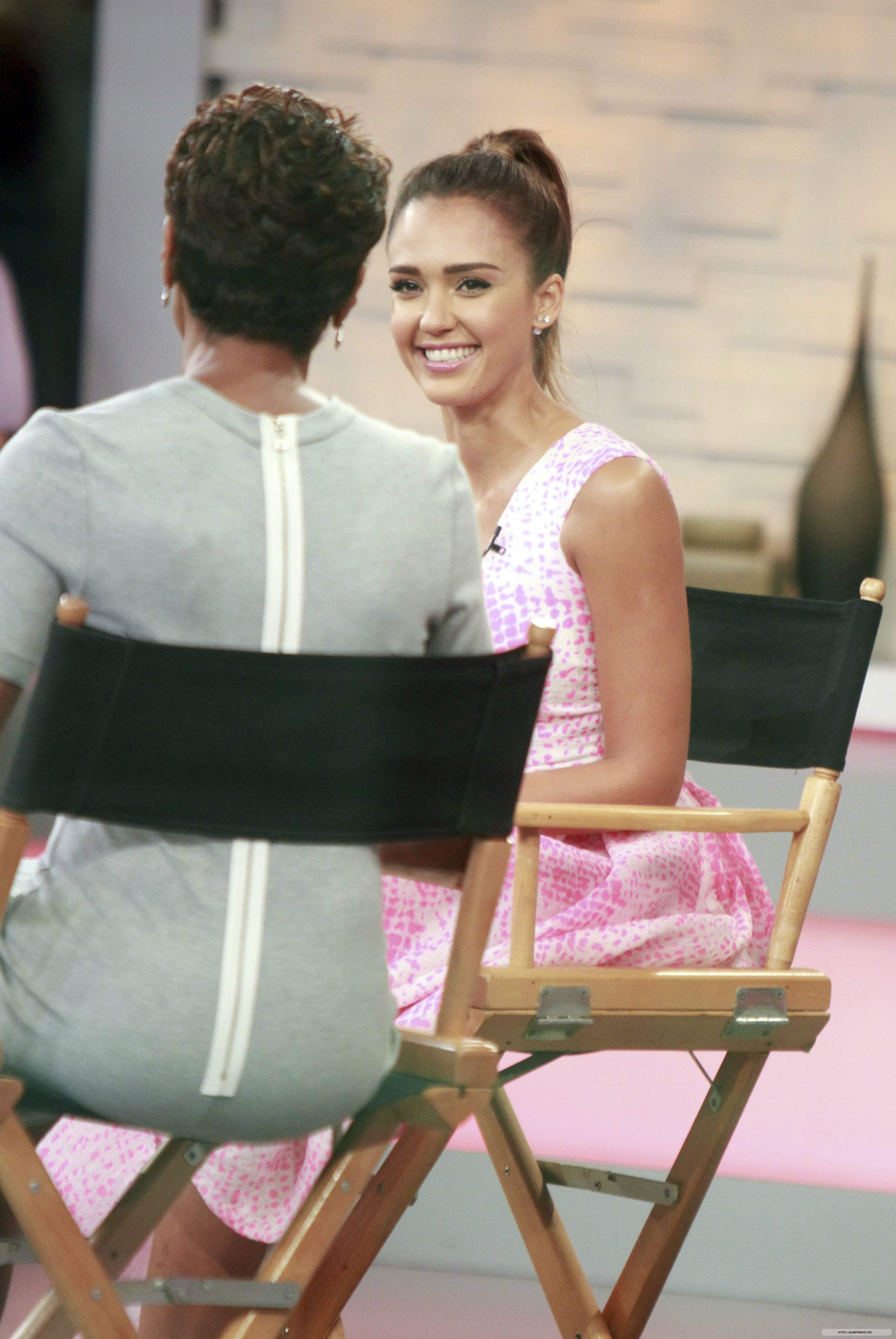 Джессика Альба. Джессика Альба на телешоу "Good Morning America" в Нью-Йорке