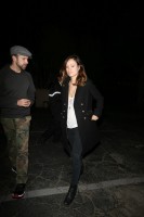 Оливия Уайлд. Оливия и Джейсон на пути к машине после ужина в ресторане «Matsuhisa»