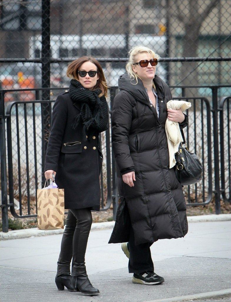 Оливия Уайлд. Оливия Уайлд в компании подруги поймана на улицах Нью-Йорка