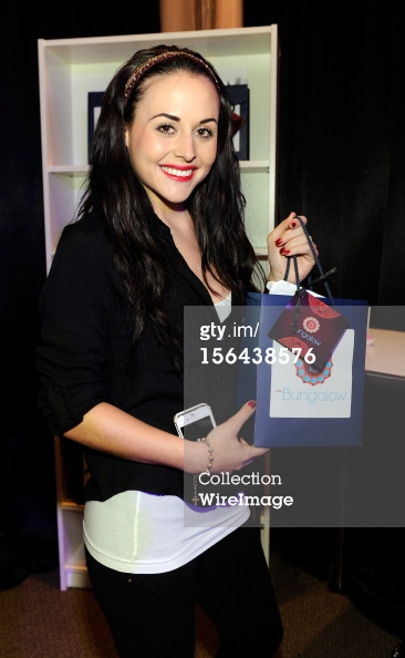 Cурия Вега. Зурия в зале с подарками церемонии Latin Grammy Awards