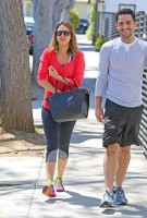 Джессика Альба. Джессику Альбу в день рождения застали с красавцем-брюнетом