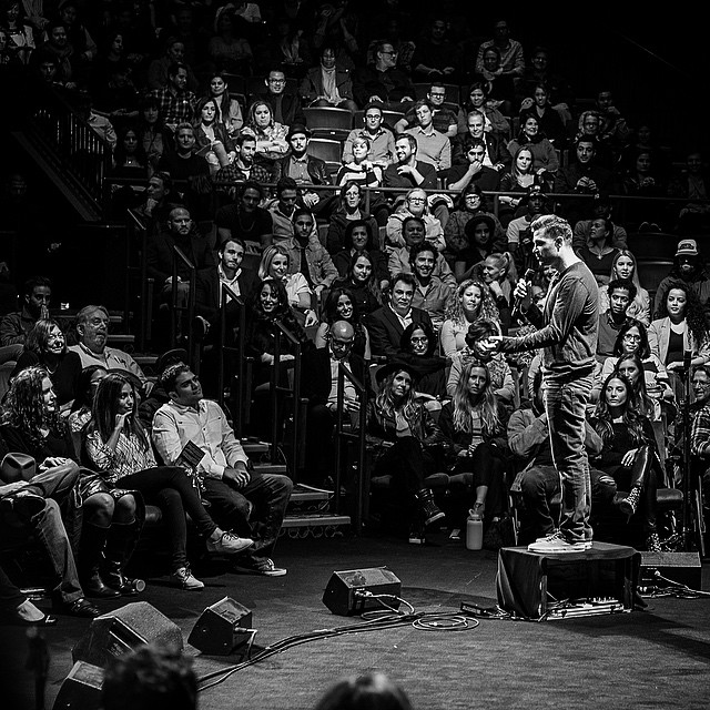 Бритни Спирс. Mike Posner & Spoken-Word Poet In-Q в Лос Анджелесе