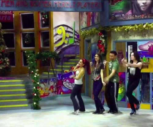 Виктория Джастис. Лэйн (актер, бывший коллега Виктории по фильму  "Victorious") добавил фото в Инстаграм. 