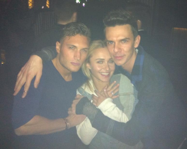 Хайден Панеттьери. 3 варианта одного фото с инстаграмма друзей