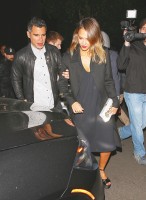 Джессика Альба. Джессика Альба с мужем посетила ресторан в Лос-Анджелесе