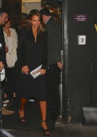 Джессика Альба. Джессика Альба с мужем посетила ресторан в Лос-Анджелесе