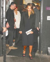 Джессика Альба. Джессика Альба с мужем посетила ресторан в Лос-Анджелесе