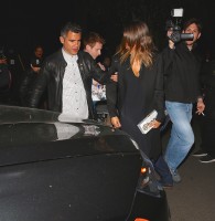 Джессика Альба. Джессика Альба с мужем посетила ресторан в Лос-Анджелесе