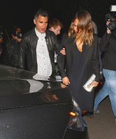 Джессика Альба. Джессика Альба с мужем посетила ресторан в Лос-Анджелесе