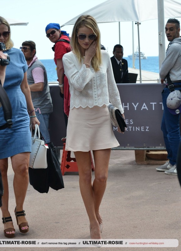 Роузи Хантингтон-Уайтли. В Каннах на набережной Круазетт (часть 2)