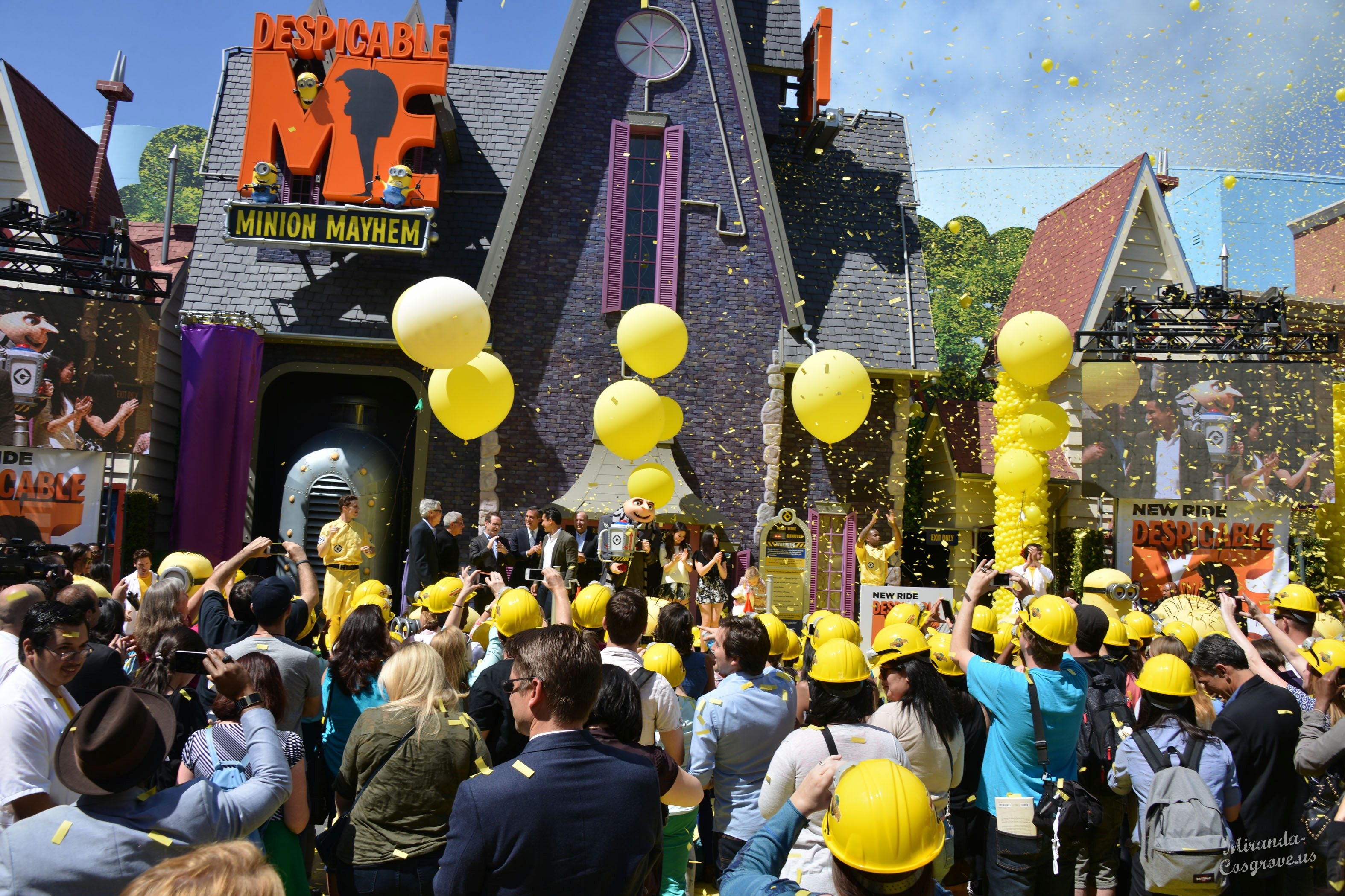 Миранда Косгроув. Despicable Me Minion Mayhem Ride открытие в Юниверсал Студиос Голливуд