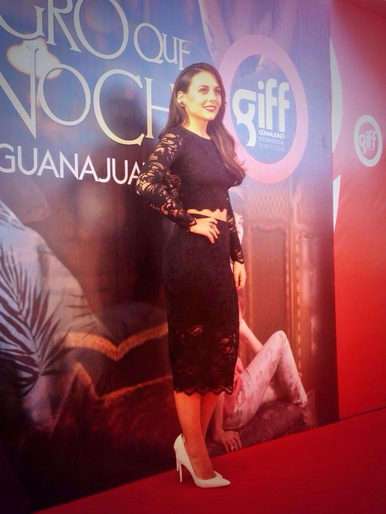 Cурия Вега. Фото с мировой премьеры фильма «Темнее ночи» на международном кинофестивале в Гуанахуато.