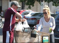 Бритни Спирс. 22 апреля - Бритни и Дэвид делают покупки в Vons в Уэстлэйке