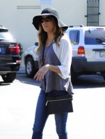 Ева Лонгория. 15 октября 2013 - Ева Лонгория  с друзьями в Cafe Med