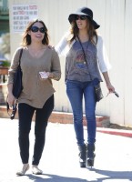 Ева Лонгория. 15 октября 2013 - Ева Лонгория  с друзьями в Cafe Med