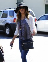 Ева Лонгория. 15 октября 2013 - Ева Лонгория  с друзьями в Cafe Med