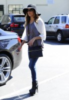 Ева Лонгория. 15 октября 2013 - Ева Лонгория  с друзьями в Cafe Med