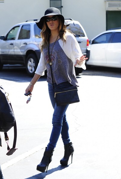 Ева Лонгория. 15 октября 2013 - Ева Лонгория  с друзьями в Cafe Med