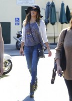 Ева Лонгория. 15 октября 2013 - Ева Лонгория  с друзьями в Cafe Med