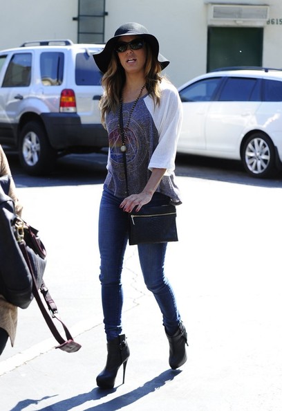 Ева Лонгория. 15 октября 2013 - Ева Лонгория  с друзьями в Cafe Med