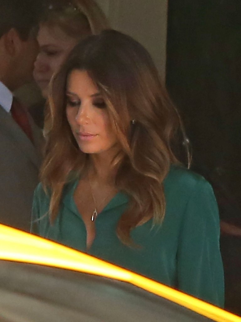 Ева Лонгория. 14 октября  2013 - Ева Лонгория покидает отель Four Seasons в Лос-Анджелесе.