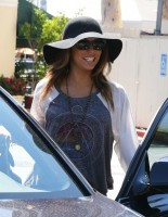 Ева Лонгория. 15 октября 2013 - Ева Лонгория  с друзьями в Cafe Med