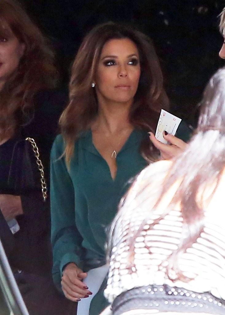 Ева Лонгория. 14 октября  2013 - Ева Лонгория покидает отель Four Seasons в Лос-Анджелесе.