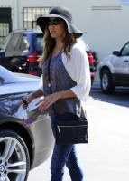 Ева Лонгория. 15 октября 2013 - Ева Лонгория  с друзьями в Cafe Med