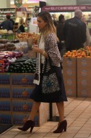 Джессика Альба. Джессика Альба закупается в "Whole Foods"