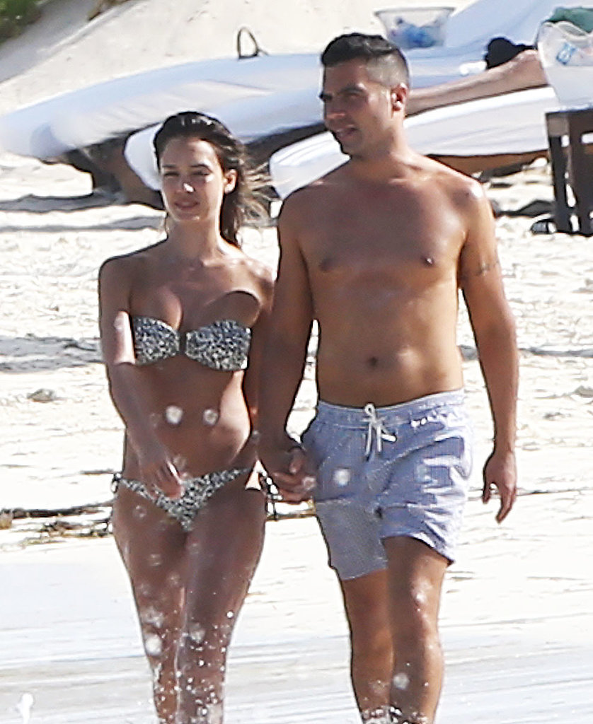 Джессика Альба. Джессика Альба на пляже в Мексике