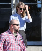 Тейлор Свифт. Тейлор заглянула в антикварный магазин «Big Daddy’s Antiques» в Калвер-Сити, США.