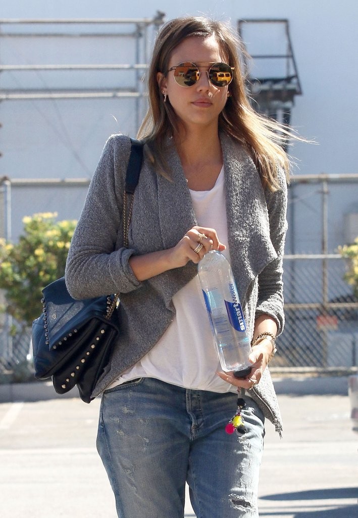 Джессика Альба. Джессика Альба в Санта-Монике