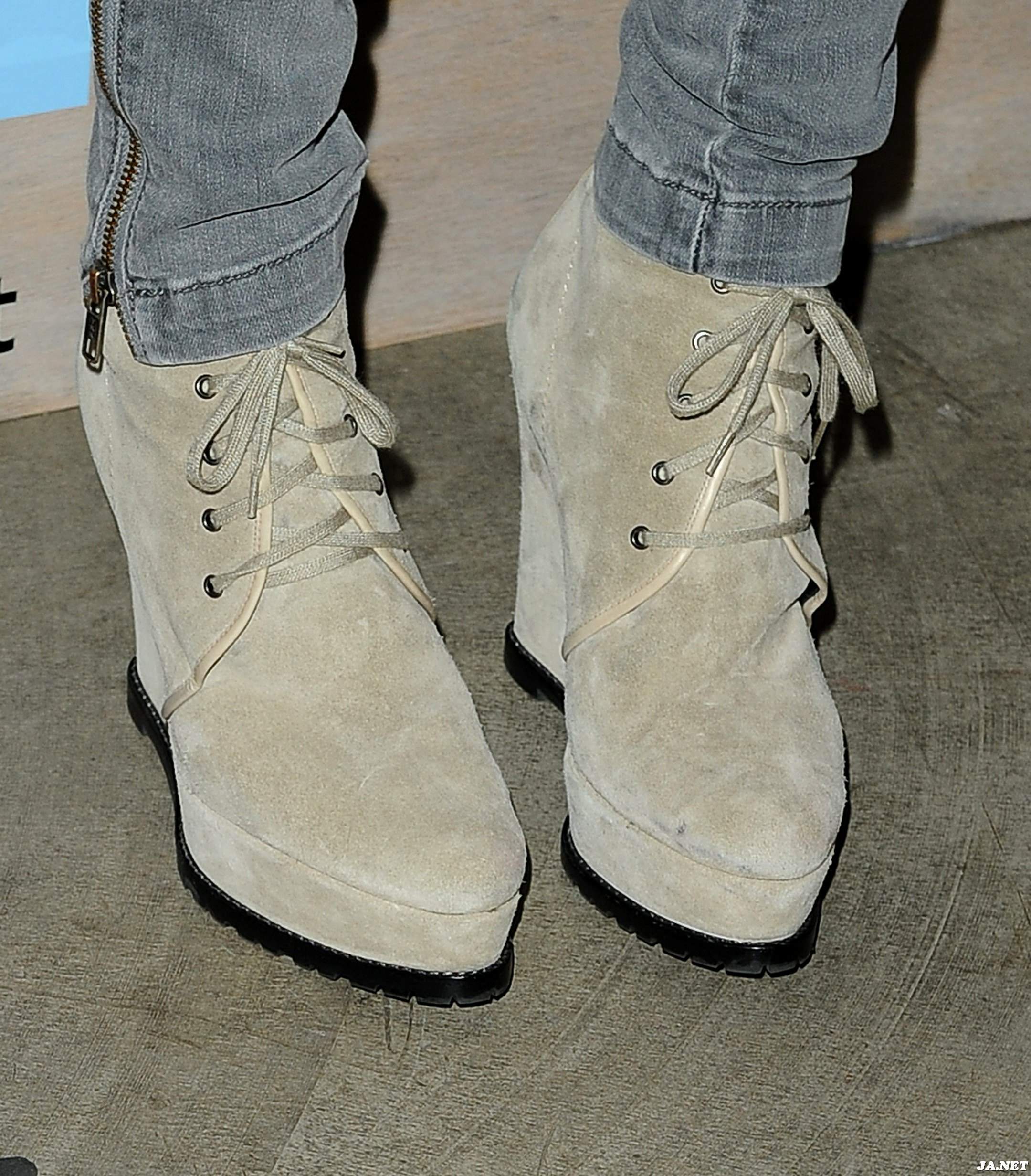 Джессика Альба. Джессика Альба на мероприятии TOMS for Target Launch в Калвер-Сити