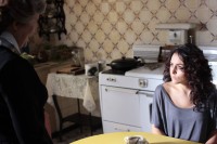 Cурия Вега. Новые кадры, постер и промо с Сурией к фильму «Темнее ночи». Также стало известно, что именно героиня Сури является главным персонажем фильма – девушкой, что унаследовала дом и черную кошку.