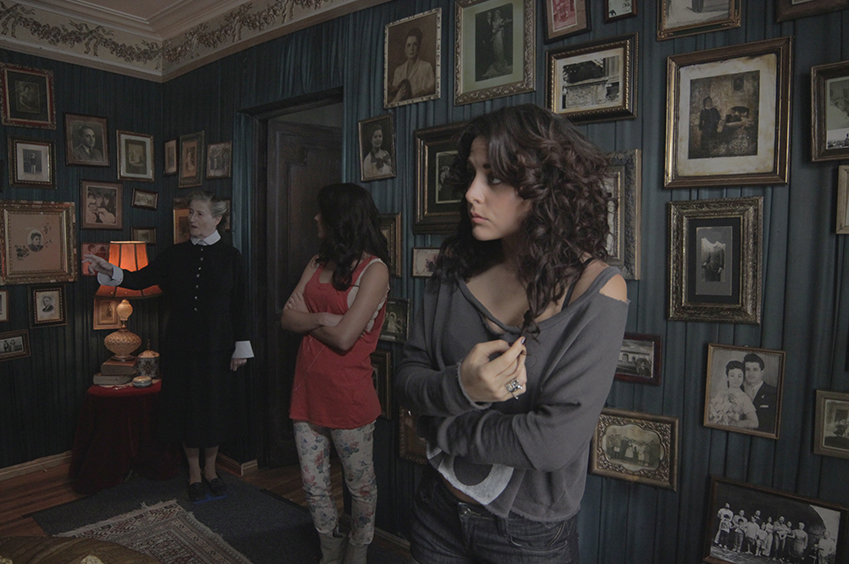 Cурия Вега. Новые замечательные кадры из фильма «Темнее ночи».