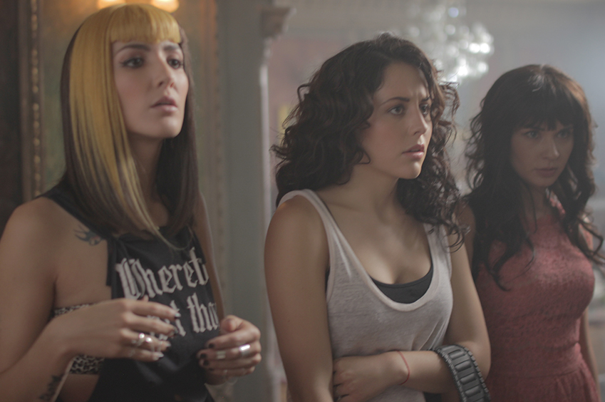 Cурия Вега. Новые замечательные кадры из фильма «Темнее ночи».