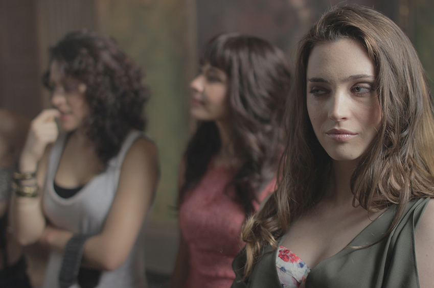 Cурия Вега. Новые замечательные кадры из фильма «Темнее ночи».