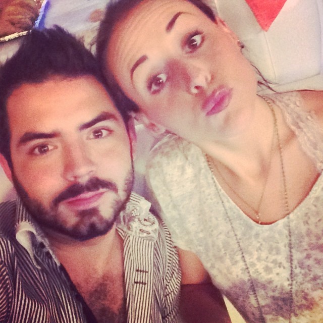 Cурия Вега. Фото Сурии с партнерами по съемочной площадке сериала «Какие же они богатые, эти бедные».