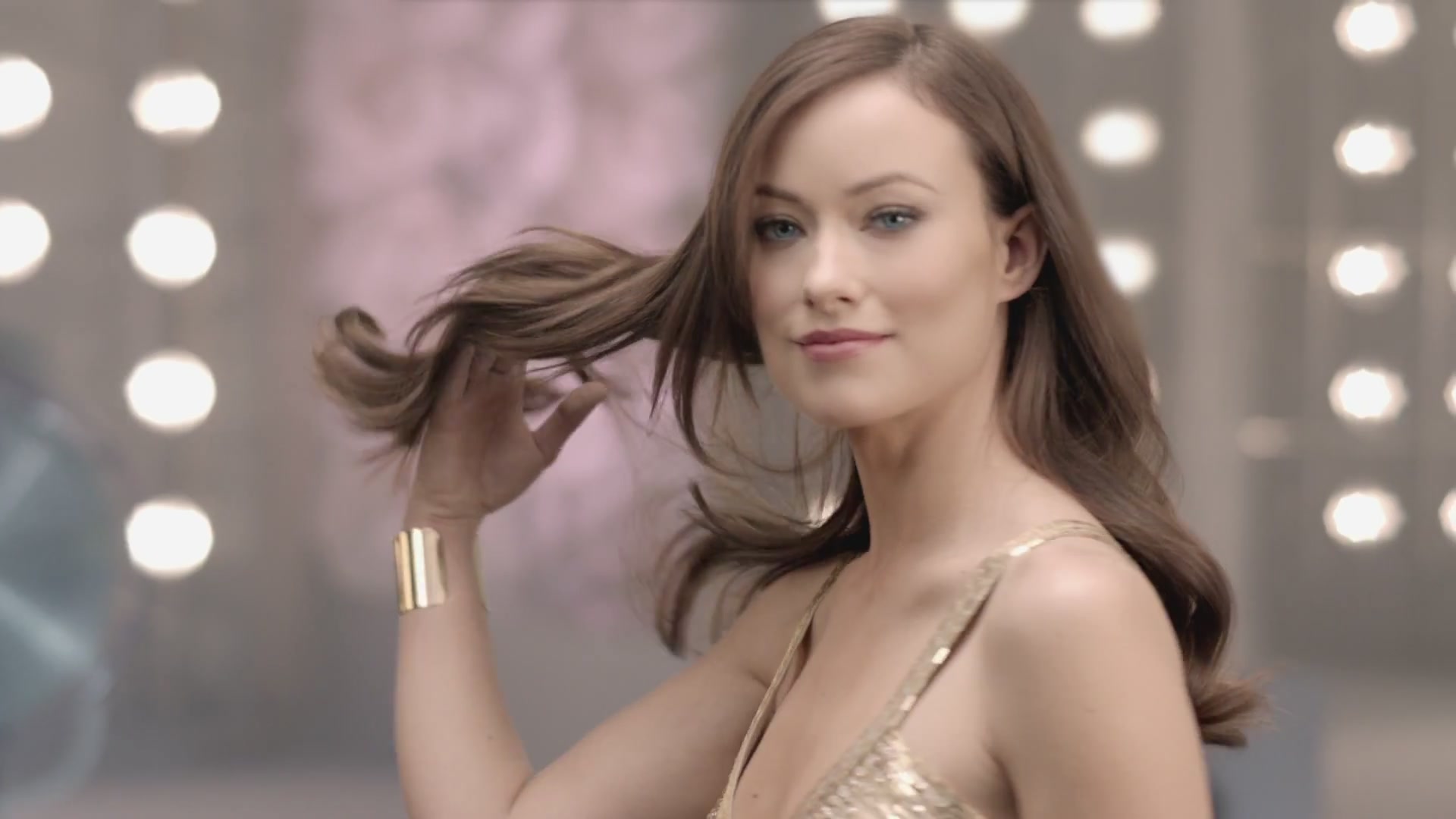 Оливия Уайлд. Скринкапсы нового рекламного ролика коллекции красок для волос «Luxurious ColorSilk»