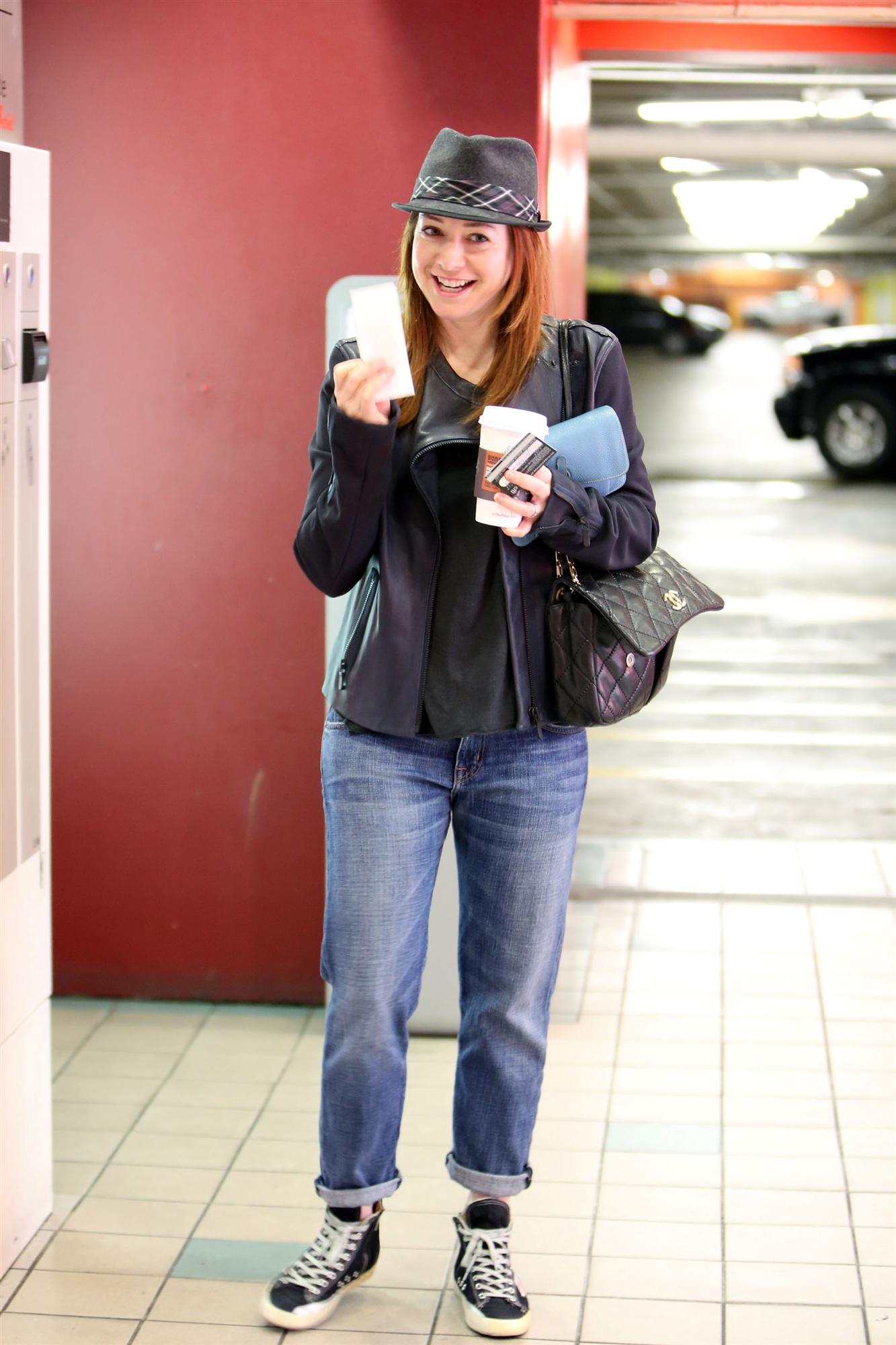 Элисон Хэннигэн.  Эли на шоппинге в торговом центре Century City 12 марта