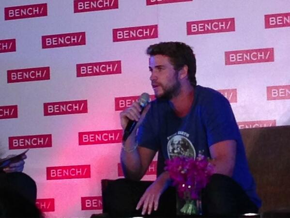 Лиам Хемсворт. -  Bench/ press conference in Manila