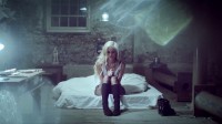 Скринкапсы из клипа Эда Ширана «Give Me Love»