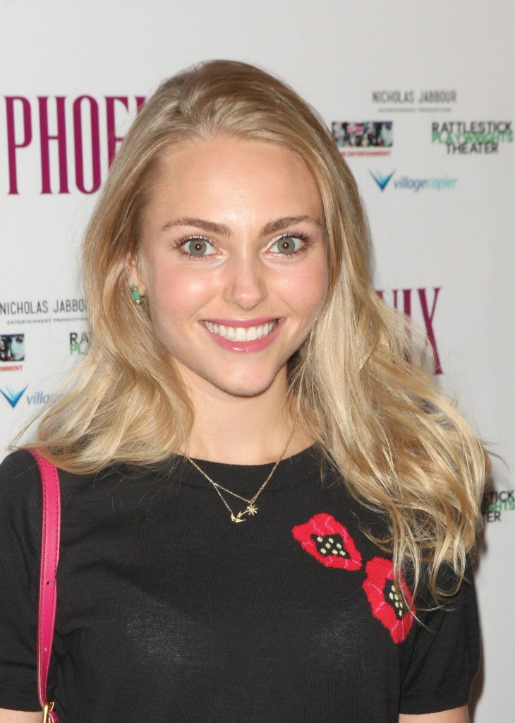 Анна-София Робб. Нью-Йоркский театр "Cherry Lane Theatre"