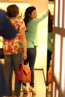 Ева Лонгория. Ева Лонгория делает покупки на Родео-Драйв в Голливуде.