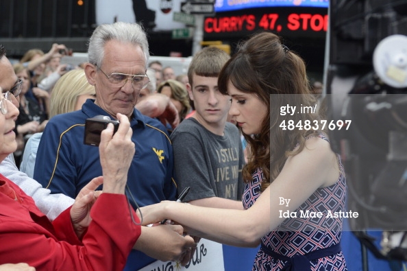 Зоуи Дешанель. Зоуи на Зоуи на Good Morning America, Нью-Йорк - 14 Апреля, 2014