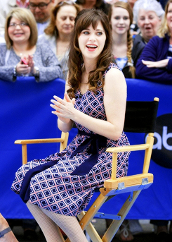 Зоуи Дешанель. Зоуи на Зоуи на Good Morning America, Нью-Йорк - 14 Апреля, 2014