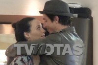 Сурия и Альберто были замечены в торговом центре на юге Мехико, где они ждали на друзей.