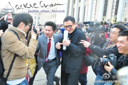 Джеки Чан. В Пекине в Доме народных собраний открылась первая сессия Всекитайского комитета Народного политического консультативного совета Китая 12-го созыва.