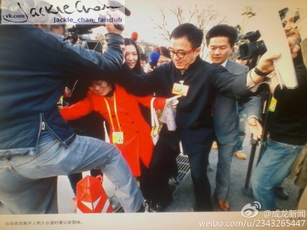 Джеки Чан. В Пекине в Доме народных собраний открылась первая сессия Всекитайского комитета Народного политического консультативного совета Китая 12-го созыва.
