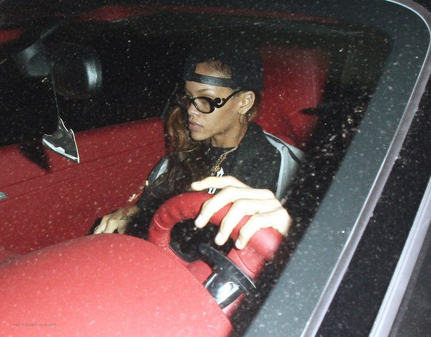 Рианна. RIHANNA ВНОВЬ ВЕРНУЛАСЬ В СТУДИЮ ЗВУКОЗАПИСИ